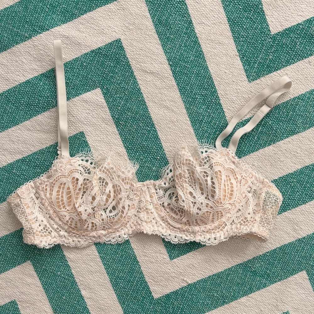 Elegant Lace Bra in Cream